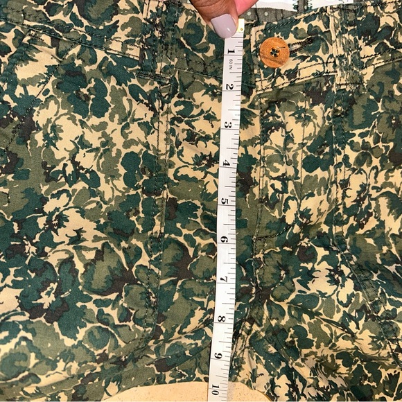 Anthropologie Hei Hei Sylvan Green/Tan Camo Floral Straight Leg Roll Up Pants - Picture 9 of 12